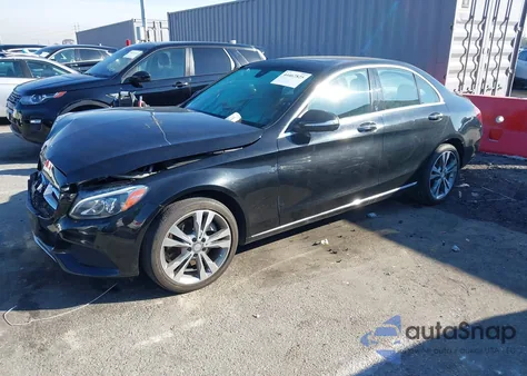 2015 Mercedes-Benz C 300 4Matic из США, поврежденный, VIN 55SWF4KB9FU065615